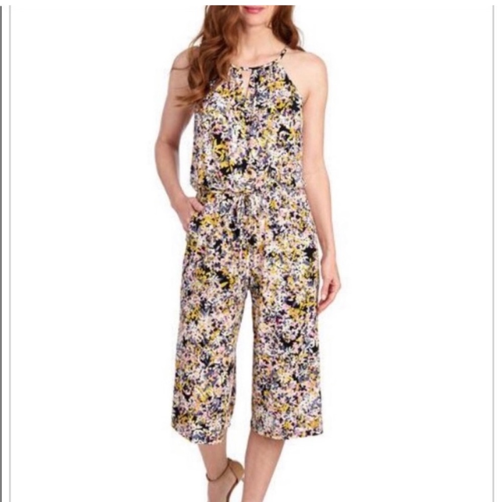 ⭐️💐 EUC Floral Capri Length Jumpsuit ⭐️💐